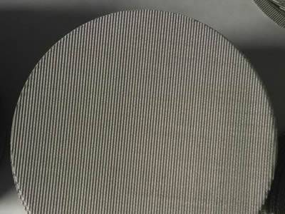 Fine specification twilled meshes are used for fine filtration such as pressure filtration in hydraulic steering equipment and fuel filters for critical applications. Coarser specification twilled dutch meshes are used for pressure and vacuum filtration (disc, cell and drum filters) and as a porous medium for fluidised bed applications. These meshes are usually manufactured from stainless steel.These meshes have a slightly textured surface and are particularly useful for high flow.