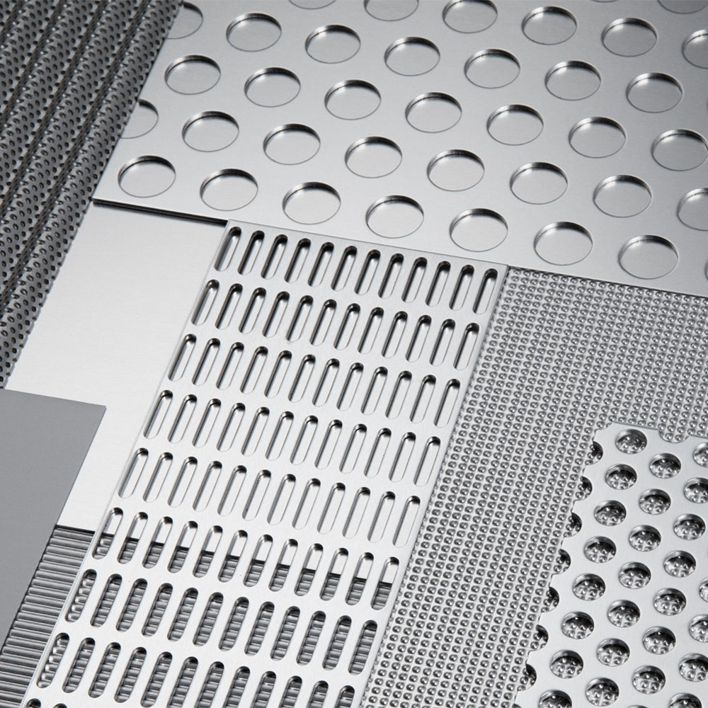 Stainless steel perforated plates are characterized by their corrosion and acid resistance. Therefore, this alloy is also referred to as stainless steel. The material is also very tough and malleable. It is therefore not surprising that stainless steel is widely used in industry, in the home or even in medical devices. The longevity of the perforated sheets made of stainless steel makes a versatile use possible.