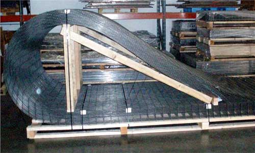 From the appearance, the welded wire mesh has a neat appearance and uniform grid pattern. From a structural standpoint, the mesh remains very strong and rigid as the wires are welded at the joints. Very often, customers and users prefer the larger opening sizes and relatively finer diameter wires that make up welded wire mesh.