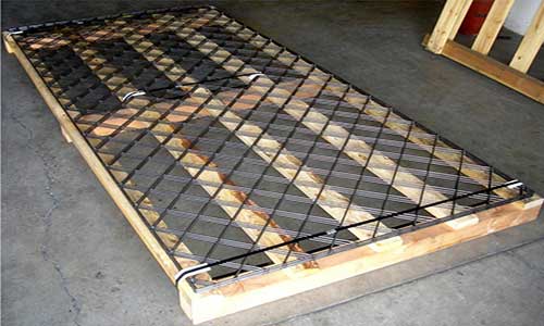 Tengde will assist you with special custom wire mesh applications, including filter cloth, a tightly woven cloth used for filtration and straining. We also offer high carbon abrasion resistant vibrating screens for abrasive materials. Our bolted cloth is a light wire diameter woven with a square grid for high opening areas.
