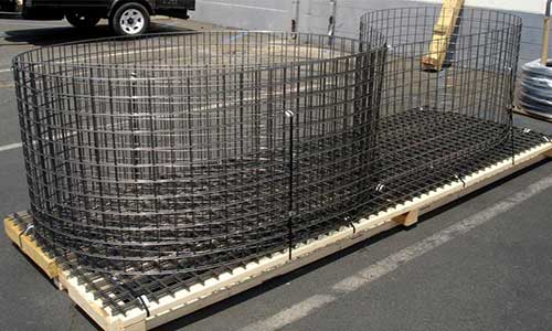Woven metal wire mesh and synthetic wire cloth are used in a wide variety of industries, mainly for processing applications where food or non-food products need to be dried, filtered or transported. On the other hand, woven wire mesh is also used for fencing and building decoration.