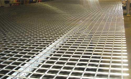 We have extensive in-house cutting, slitting and undercutting facilities. As a result, we are able to supply panels, discs, gaskets, rectangular screens or cylinders to your custom specifications. In addition, we offer a re-engagement service for tensioned screens. Again, we are a supplier of hand screens. Please feel free to contact us with any questions you may have.