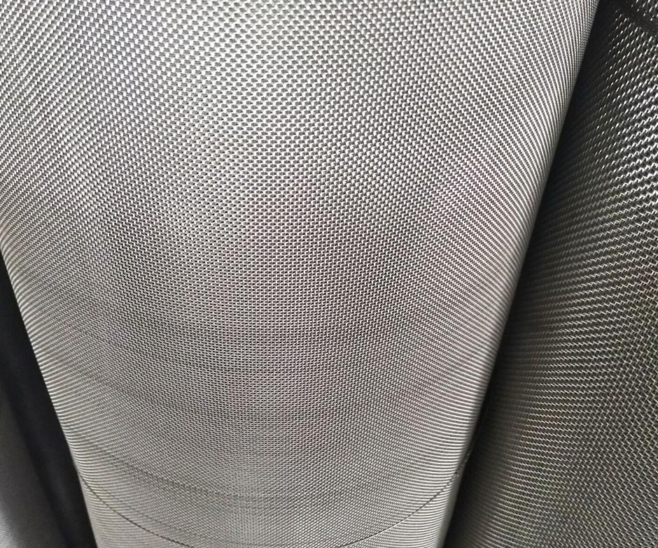 Plain weave sintered square woven wire mesh is made by sintered multiple layers of plain weave square woven mesh together, 