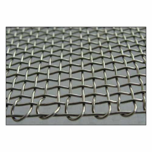 The raw material is vacuum annealed to ensure that the wire diameter is sufficient,the mesh is positive,and the length is 30meters.